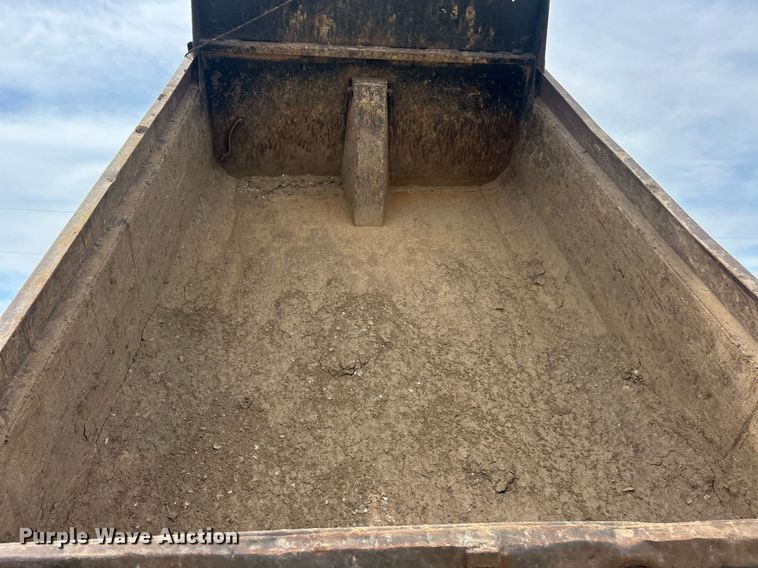 image for item EK8438 1990 Ford L9000 dump truck