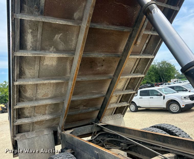 image for item EK8438 1990 Ford L9000 dump truck