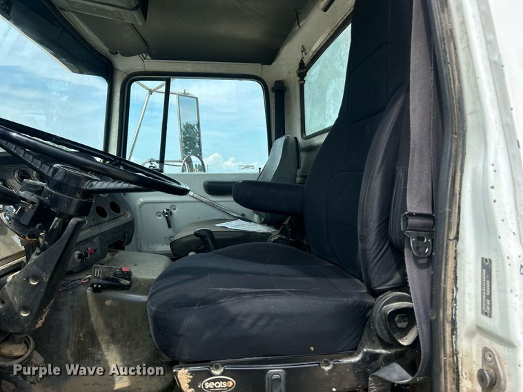 image for item EK8438 1990 Ford L9000 dump truck