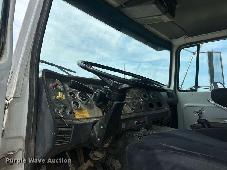 image for item EK8438 1990 Ford L9000 dump truck