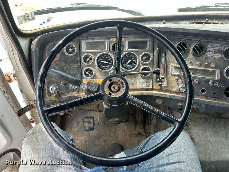 image for item EK8438 1990 Ford L9000 dump truck