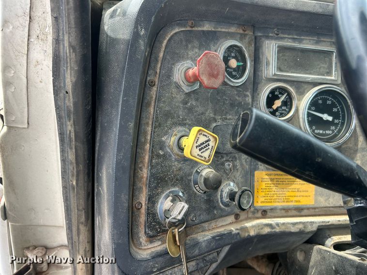 image for item EK8438 1990 Ford L9000 dump truck