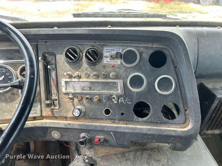 image for item EK8438 1990 Ford L9000 dump truck