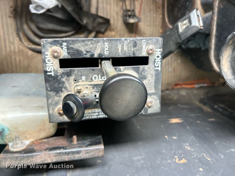 image for item EK8438 1990 Ford L9000 dump truck