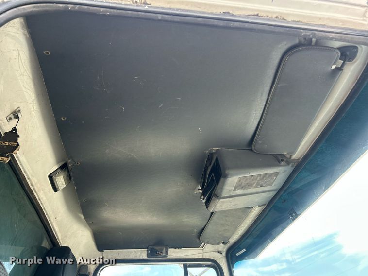 image for item EK8438 1990 Ford L9000 dump truck