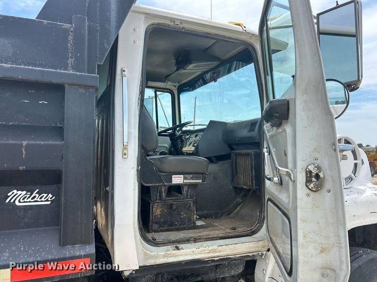 image for item EK8438 1990 Ford L9000 dump truck