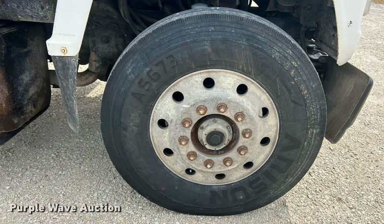 image for item EK8438 1990 Ford L9000 dump truck