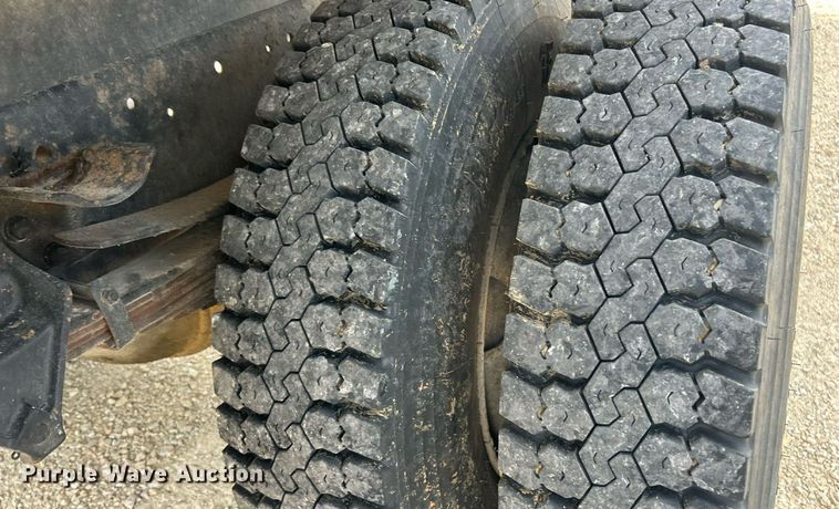 image for item EK8438 1990 Ford L9000 dump truck