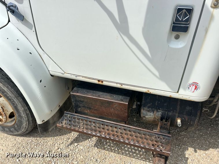 image for item EK8440 1999 International 4700 Low Profile flatbed truck