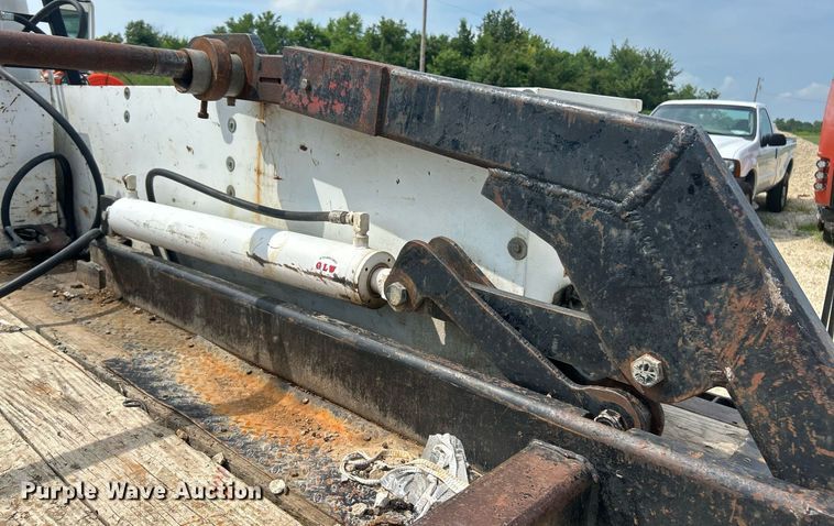 image for item EK8440 1999 International 4700 Low Profile flatbed truck