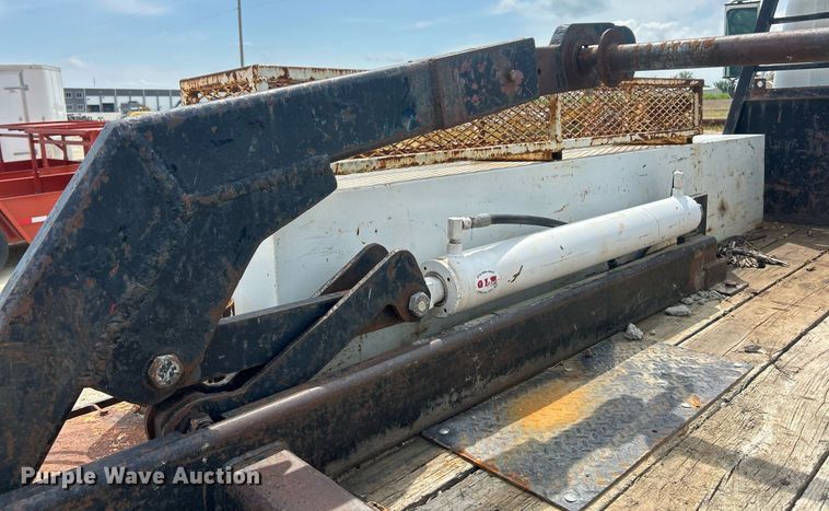 image for item EK8440 1999 International 4700 Low Profile flatbed truck