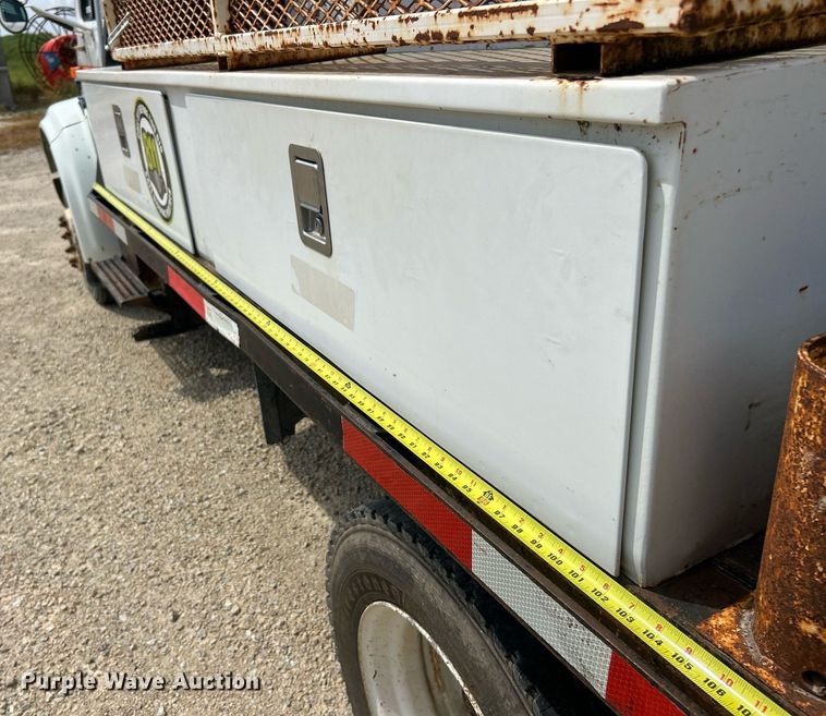 image for item EK8440 1999 International 4700 Low Profile flatbed truck