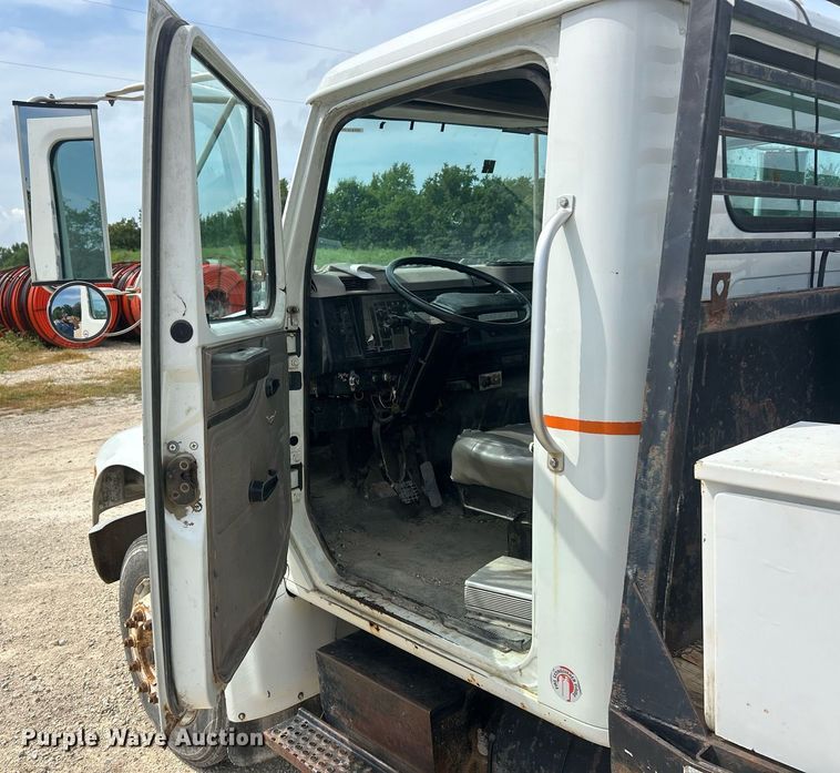 image for item EK8440 1999 International 4700 Low Profile flatbed truck