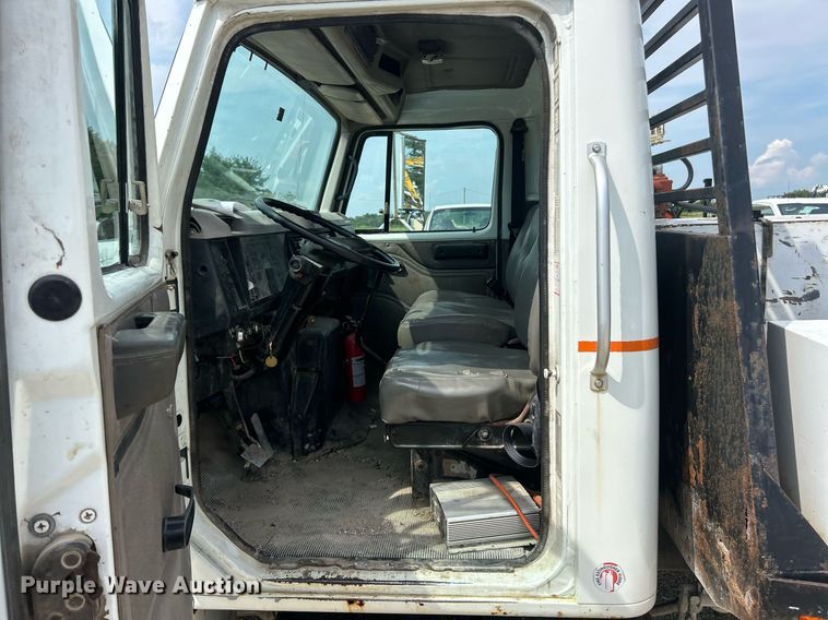 image for item EK8440 1999 International 4700 Low Profile flatbed truck