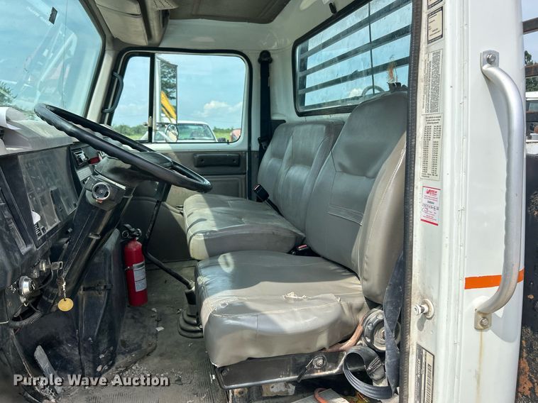 image for item EK8440 1999 International 4700 Low Profile flatbed truck