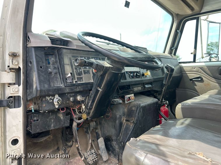 image for item EK8440 1999 International 4700 Low Profile flatbed truck