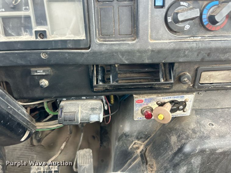 image for item EK8440 1999 International 4700 Low Profile flatbed truck