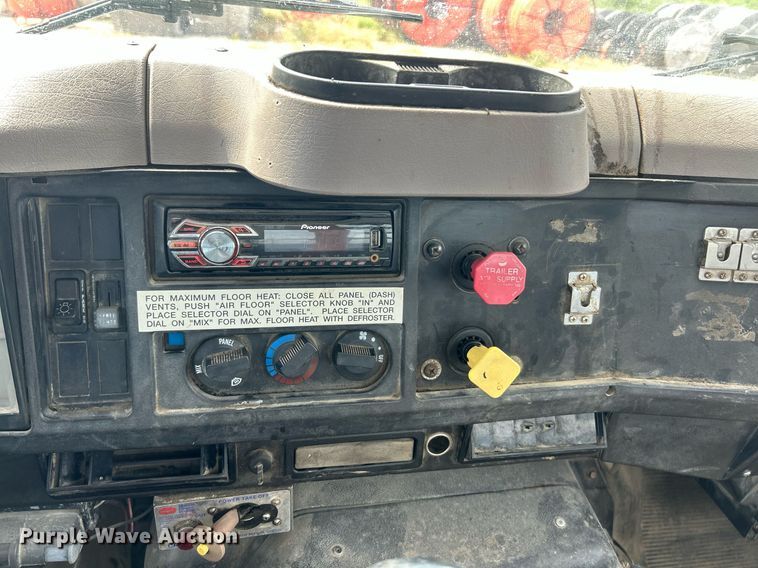 image for item EK8440 1999 International 4700 Low Profile flatbed truck