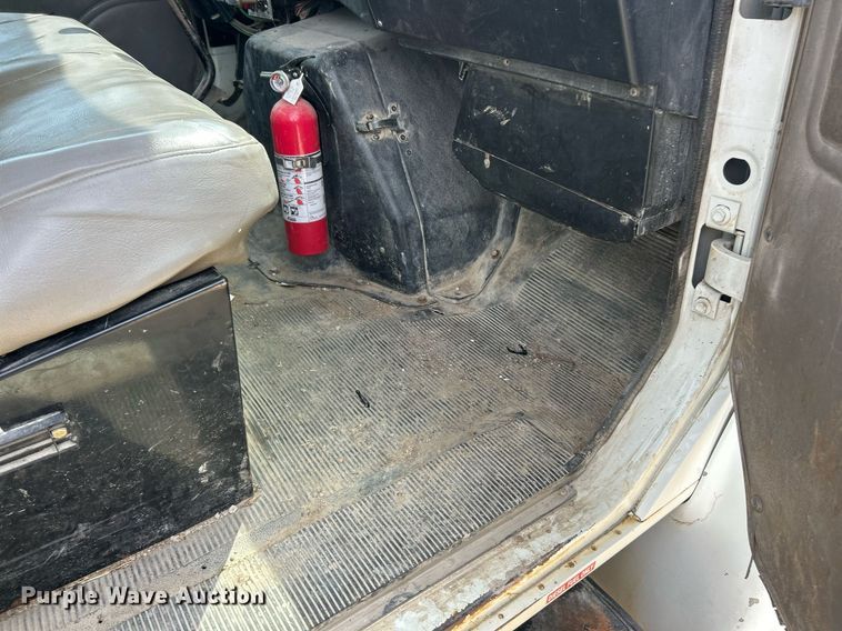 image for item EK8440 1999 International 4700 Low Profile flatbed truck