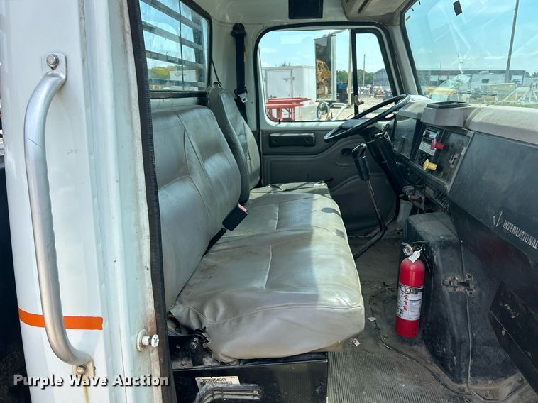 image for item EK8440 1999 International 4700 Low Profile flatbed truck