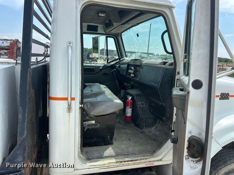 image for item EK8440 1999 International 4700 Low Profile flatbed truck