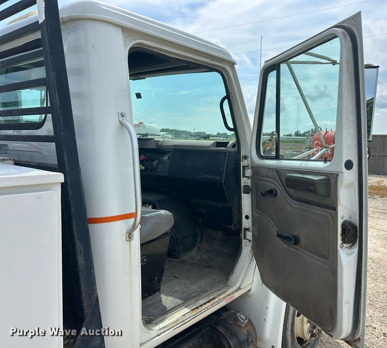 image for item EK8440 1999 International 4700 Low Profile flatbed truck