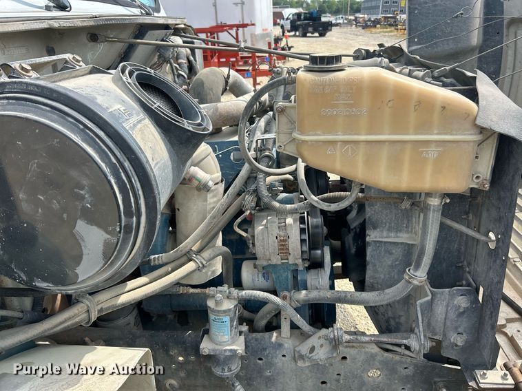 image for item EK8440 1999 International 4700 Low Profile flatbed truck