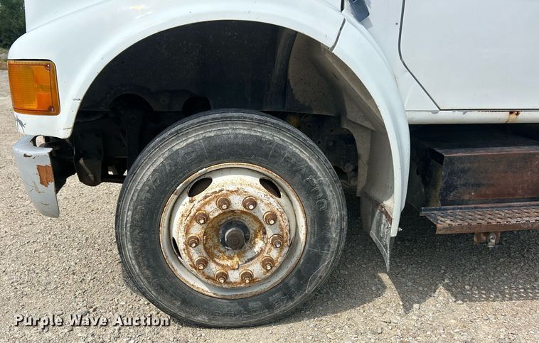 image for item EK8440 1999 International 4700 Low Profile flatbed truck