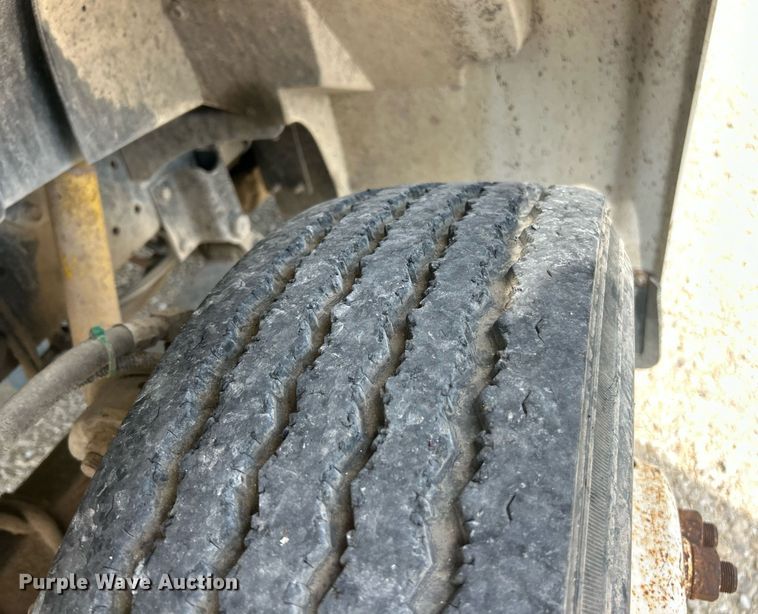 image for item EK8440 1999 International 4700 Low Profile flatbed truck