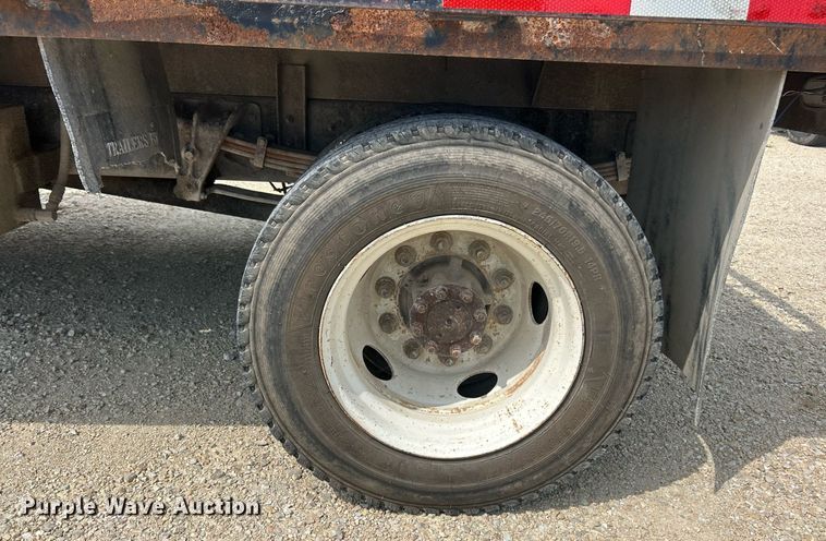 image for item EK8440 1999 International 4700 Low Profile flatbed truck