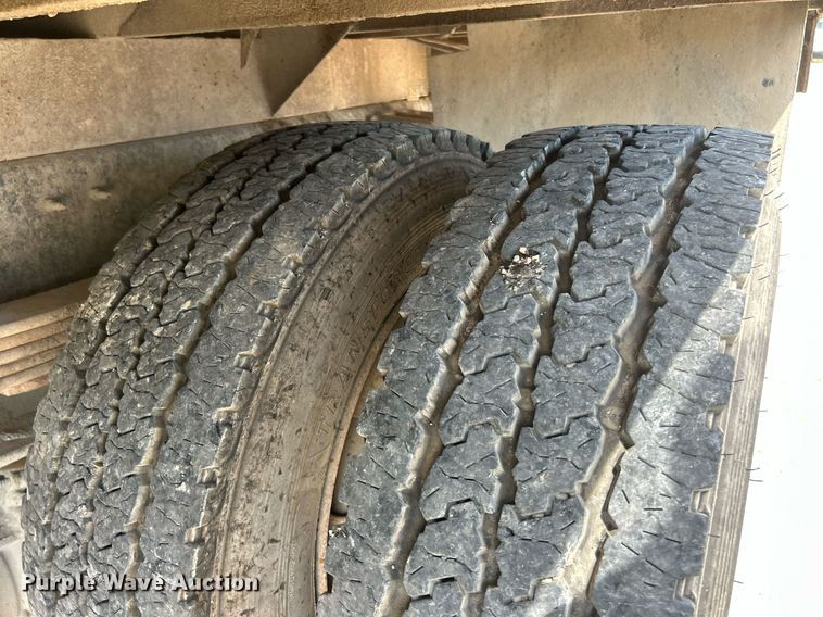 image for item EK8440 1999 International 4700 Low Profile flatbed truck