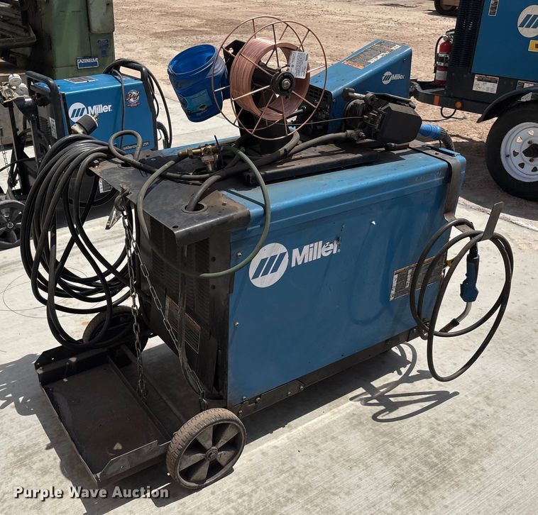 image for item EM0498 Miller Delta Weld 452 welder