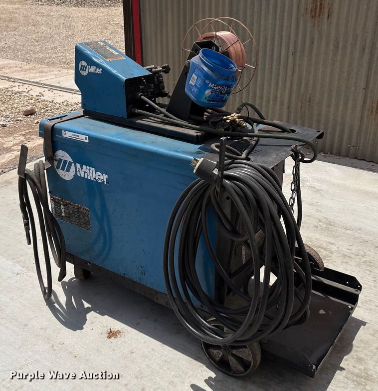 image for item EM0498 Miller Delta Weld 452 welder