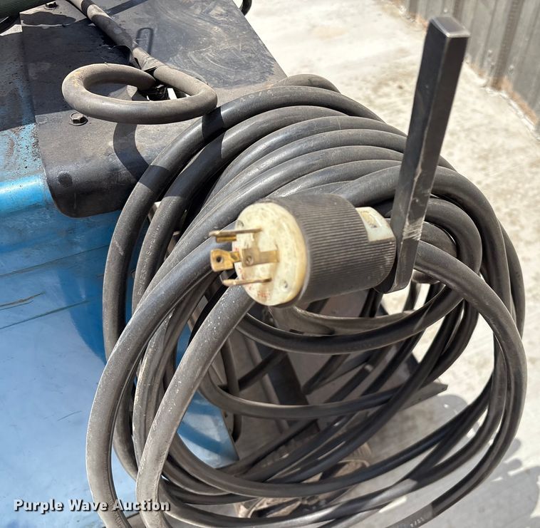 image for item EM0498 Miller Delta Weld 452 welder