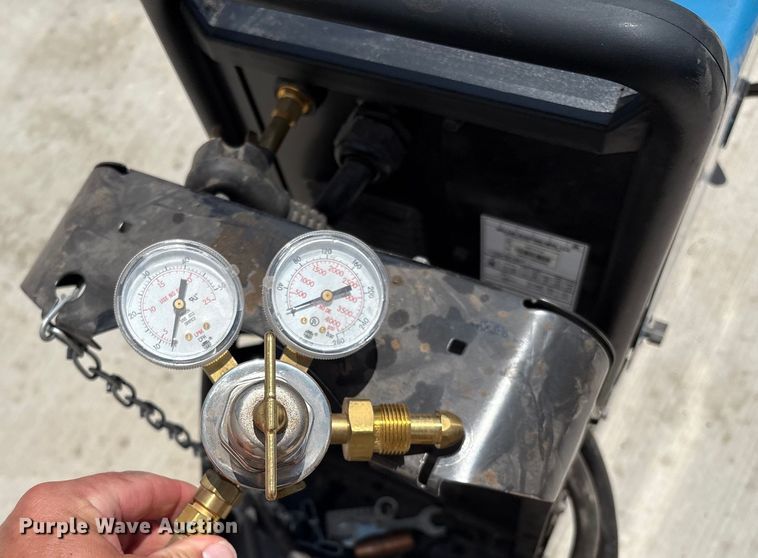 image for item EM0499 Miller Millermatic 225 welder