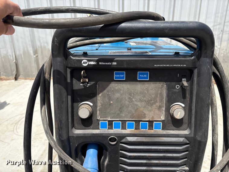 image for item EM0499 Miller Millermatic 225 welder