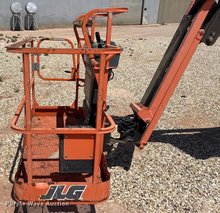 image for item EM0506 2007 JLG 450AJ boom lift