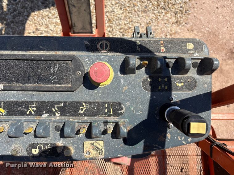 image for item EM0506 2007 JLG 450AJ boom lift