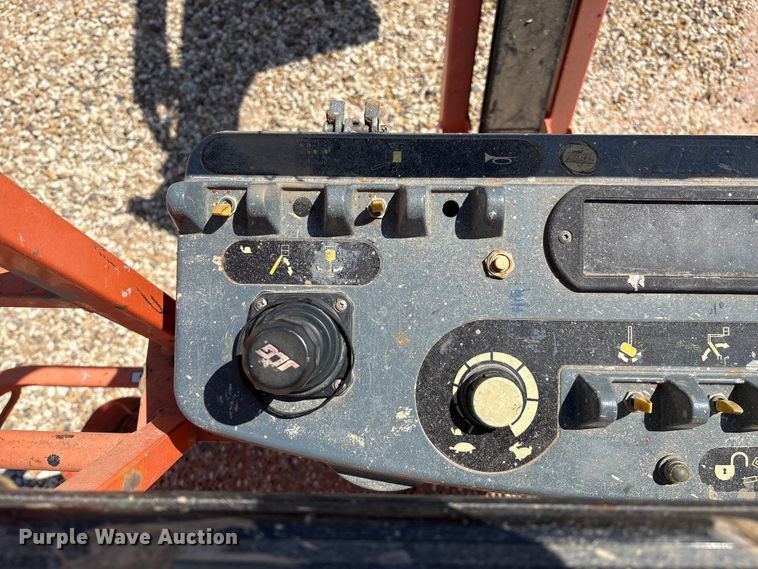 image for item EM0506 2007 JLG 450AJ boom lift