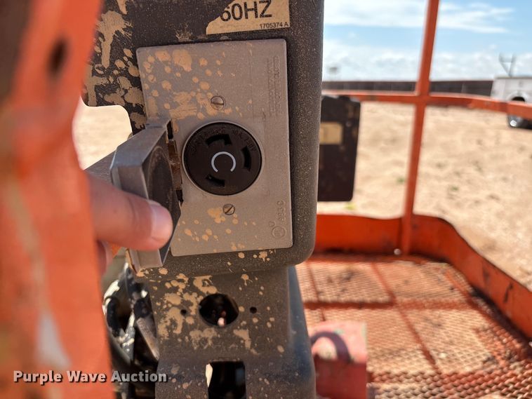 image for item EM0506 2007 JLG 450AJ boom lift