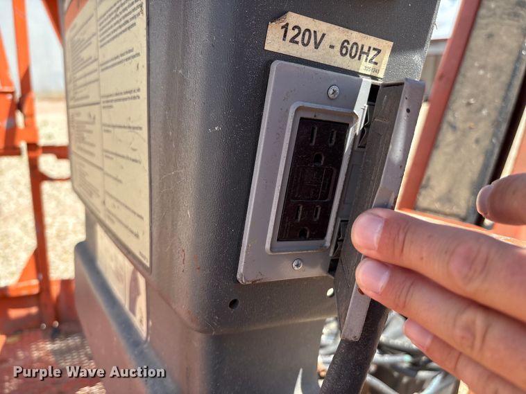 image for item EM0506 2007 JLG 450AJ boom lift