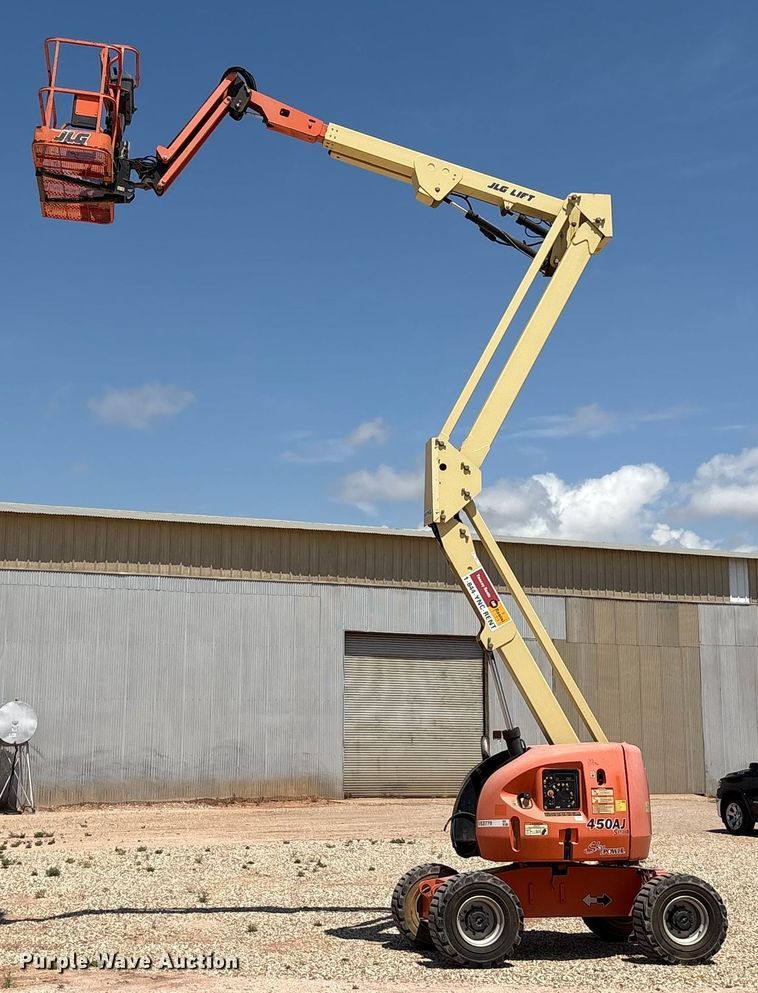image for item EM0506 2007 JLG 450AJ boom lift