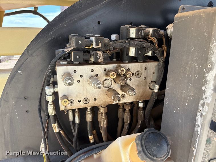 image for item EM0506 2007 JLG 450AJ boom lift