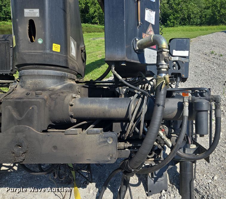 image for item EM7481 Hiab 335K-4 Hipro truck mounted crane