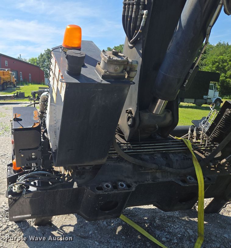 image for item EM7481 Hiab 335K-4 Hipro truck mounted crane