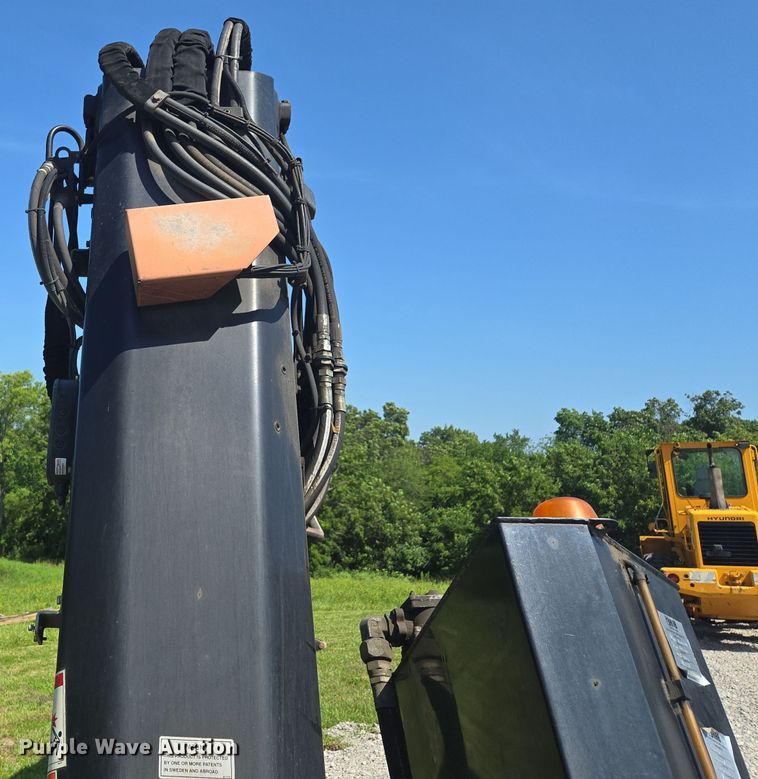 image for item EM7481 Hiab 335K-4 Hipro truck mounted crane