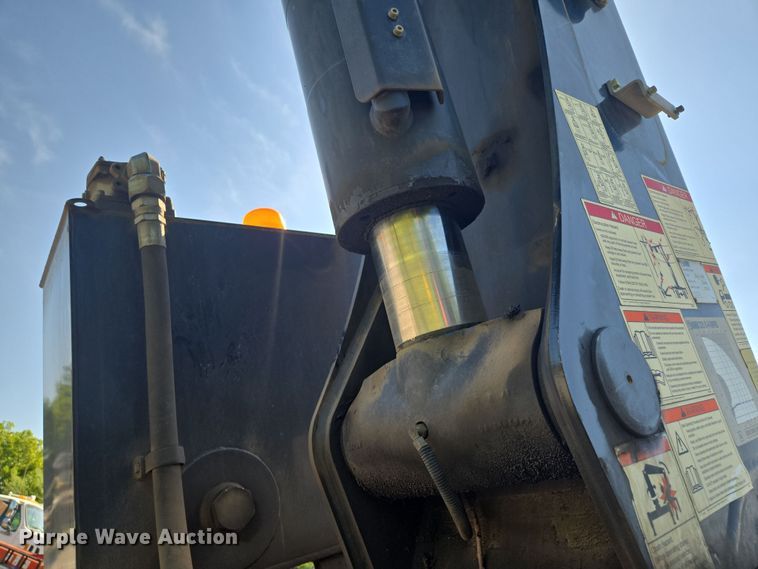 image for item EM7481 Hiab 335K-4 Hipro truck mounted crane