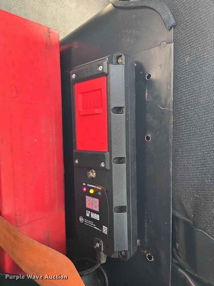 image for item EM7481 Hiab 335K-4 Hipro truck mounted crane