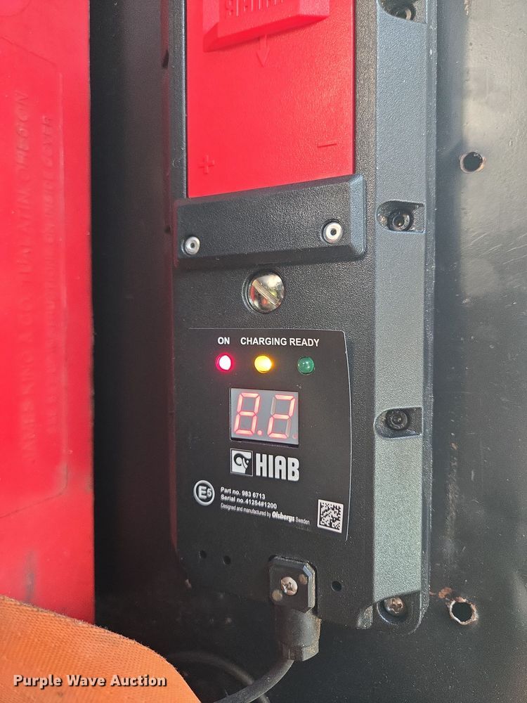 image for item EM7481 Hiab 335K-4 Hipro truck mounted crane