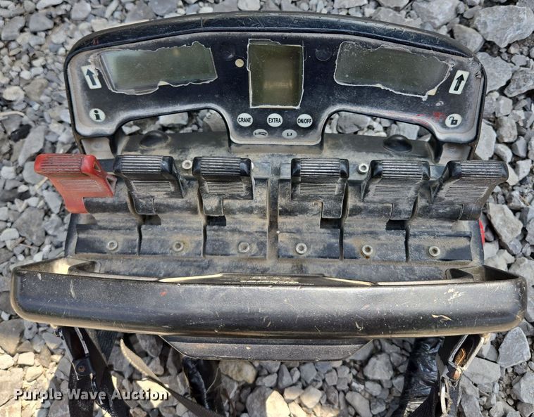 image for item EM7481 Hiab 335K-4 Hipro truck mounted crane